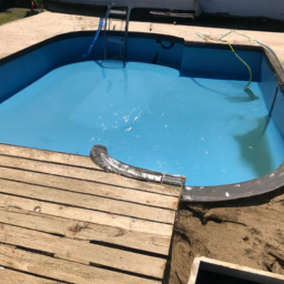 Accessoires indispensables pour l'entretien de votre piscine : produits et outils Rambouillet